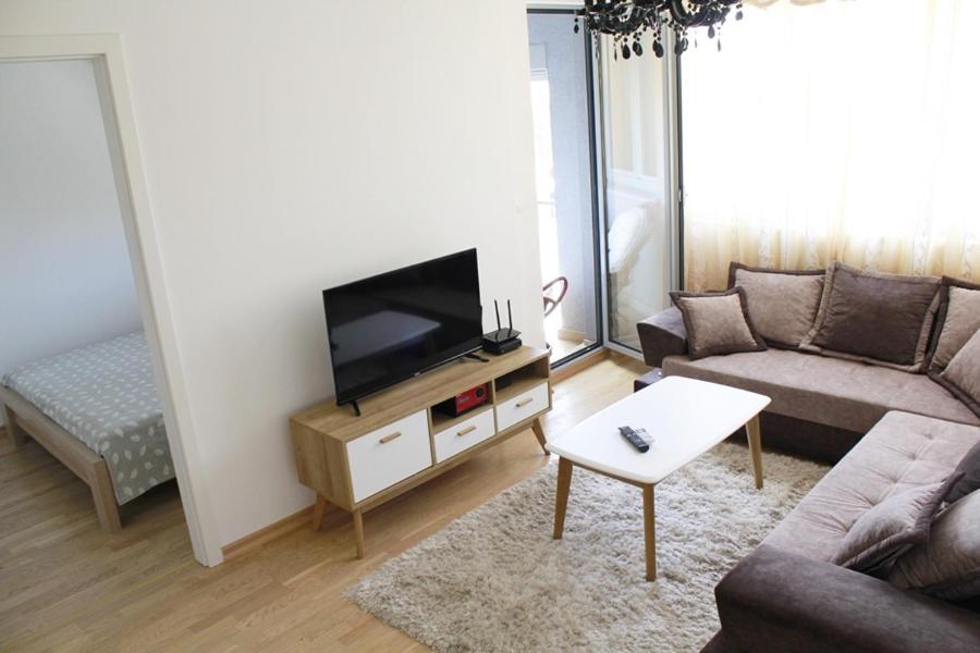 Lux Apartments Huma Apartment *